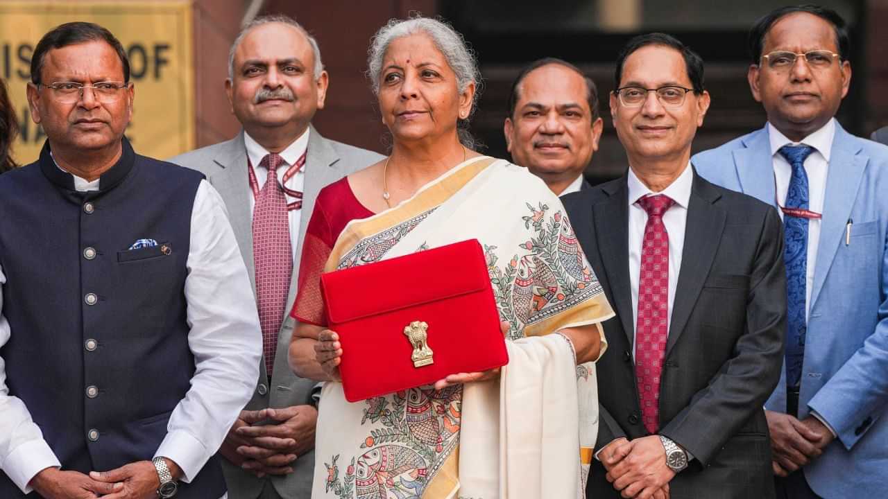 Budget 2025: ਵਿੱਤ ਮੰਤਰੀ ਨਿਰਮਲਾ ਸੀਤਾਰਮਨ ਨੇ ਪਹਿਨੀ ਮਧੂਬਨੀ ਬਾਰਡਰ ਵਾਲੀ ਸਾੜੀ , ਜਾਣੋ ਇਸ ਵਿੱਚ ਕੀ ਹੈ ਖਾਸ Budget 2025: ਵਿੱਤ ਮੰਤਰੀ ਨਿਰਮਲਾ ਸੀਤਾਰਮਨ ਨੇ ਪਹਿਨੀ ਮਧੂਬਨੀ ਬਾਰਡਰ ਵਾਲੀ ਸਾੜੀ , ਜਾਣੋ ਇਸ ਵਿੱਚ ਕੀ ਹੈ ਖਾਸ