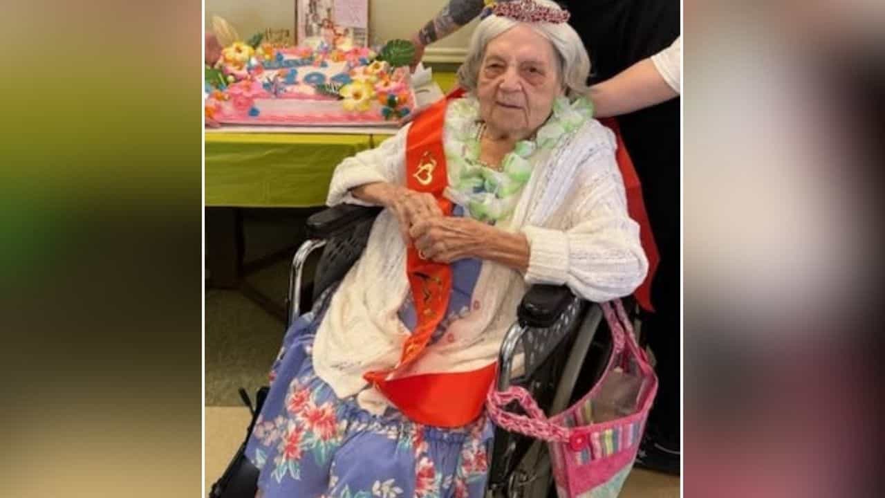 Shocking News: 104 ਸਾਲਾ ਔਰਤ ਨੇ ਅਜਿਹਾ ਕੀ ਕਰ ਦਿੱਤਾ ਕਿ ਹੱਥਕੜੀ ਲਗਾ ਕੇ ਲੈ ਗਈ ਪੁਲਿਸ Shocking News: 104 ਸਾਲਾ ਔਰਤ ਨੇ ਅਜਿਹਾ ਕੀ ਕਰ ਦਿੱਤਾ ਕਿ ਹੱਥਕੜੀ ਲਗਾ ਕੇ ਲੈ ਗਈ ਪੁਲਿਸ