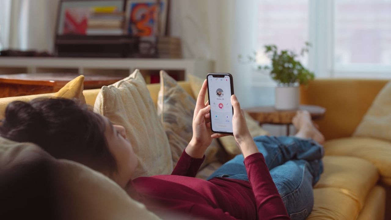 OMG: Online ਪਿਆਰ ਪੈ ਗਿਆ ਭਾਰੀ, 4 ਕਰੋੜ ਤੋਂ ਵੱਧ ਦਾ ਨੁਕਸਾਨ ਹੋਣ ਤੋਂ ਬਾਅਦ ਔਰਤ ਹੋਈ ਬੇਘਰ