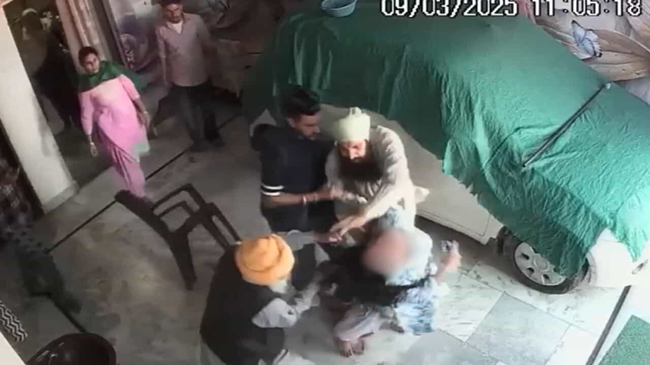 Mansa Viral Video : ਪੁੱਟੇ ਵਾਲ, ਘਸੀੜਦੇ ਹੋਏ ਕੱਢਿਆ ਘਰੋਂ ਬਾਹਰ, ਔਰਤ ਨਾਲ ਸਹੁਰੇ ਪਰਿਵਾਰ ਨੇ ਕੀਤੀ ਤਸ਼ੱਦਦ