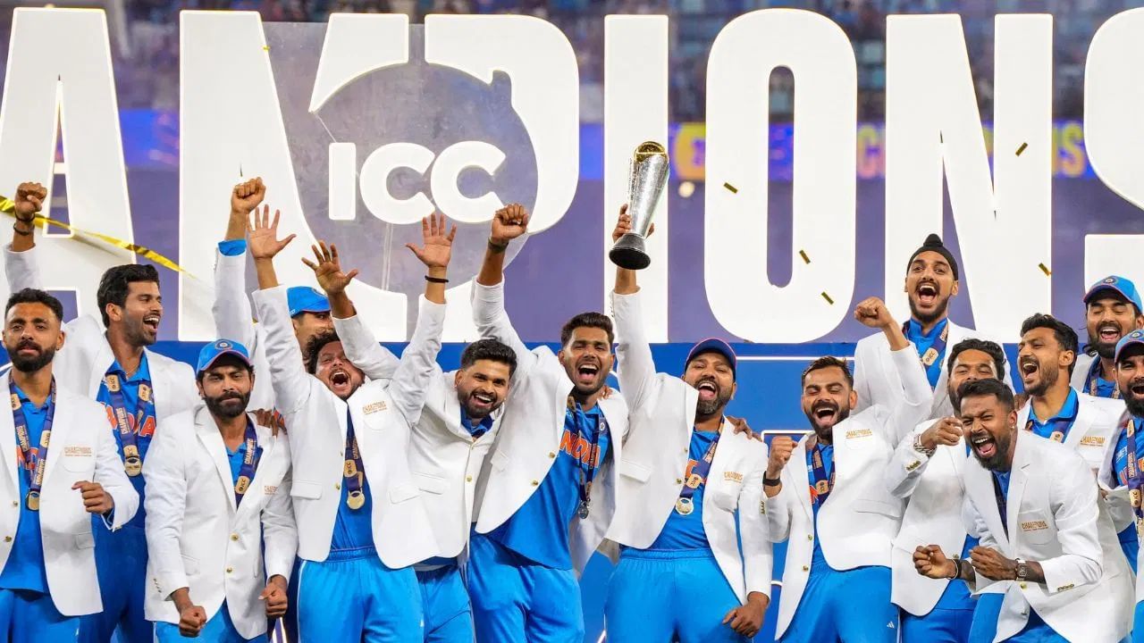 BCCI ਨੇ ਟੀਮ ਇੰਡੀਆ ‘ਤੇ ਵਰ੍ਹਾਇਆ ਪੈਸਾ, ਚੈਂਪੀਅਨਜ਼ ਟਰਾਫੀ ਜਿੱਤਣ ‘ਤੇ ਮਿਲਿਆ ਕਰੋੜਾਂ ਦਾ ਇਨਾਮ BCCI ਨੇ ਟੀਮ ਇੰਡੀਆ ‘ਤੇ ਵਰ੍ਹਾਇਆ ਪੈਸਾ, ਚੈਂਪੀਅਨਜ਼ ਟਰਾਫੀ ਜਿੱਤਣ ‘ਤੇ ਮਿਲਿਆ ਕਰੋੜਾਂ ਦਾ ਇਨਾਮ