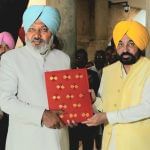 ‘ਬਦਲਦੇ ਪੰਜਾਬ ਦਾ ਬਜਟ ਹੈ ਇਹ’, ਜਾਣੋ ਕੀ ਬੋਲੇ CM ਤੇ ਕੈਬਨਿਟ ਮੰਤਰੀ ‘ਬਦਲਦੇ ਪੰਜਾਬ ਦਾ ਬਜਟ ਹੈ ਇਹ’, ਜਾਣੋ ਕੀ ਬੋਲੇ CM ਤੇ ਕੈਬਨਿਟ ਮੰਤਰੀ