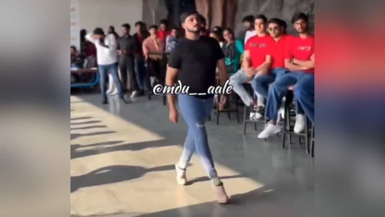 Boy Ramp Walk: ਮੁੰਡੇ ਨੇ High Heels ਪਾ ਕੇ ਕੀਤੀ Ramp Walk, ਲੋਕ ਬੋਲੇ- ਇਨ੍ਹਾਂ ਲਈ ਵੱਖਰਾ ਦੇਸ਼ ਹੋਣਾ ਚਾਹੀਦਾ ਹੈ