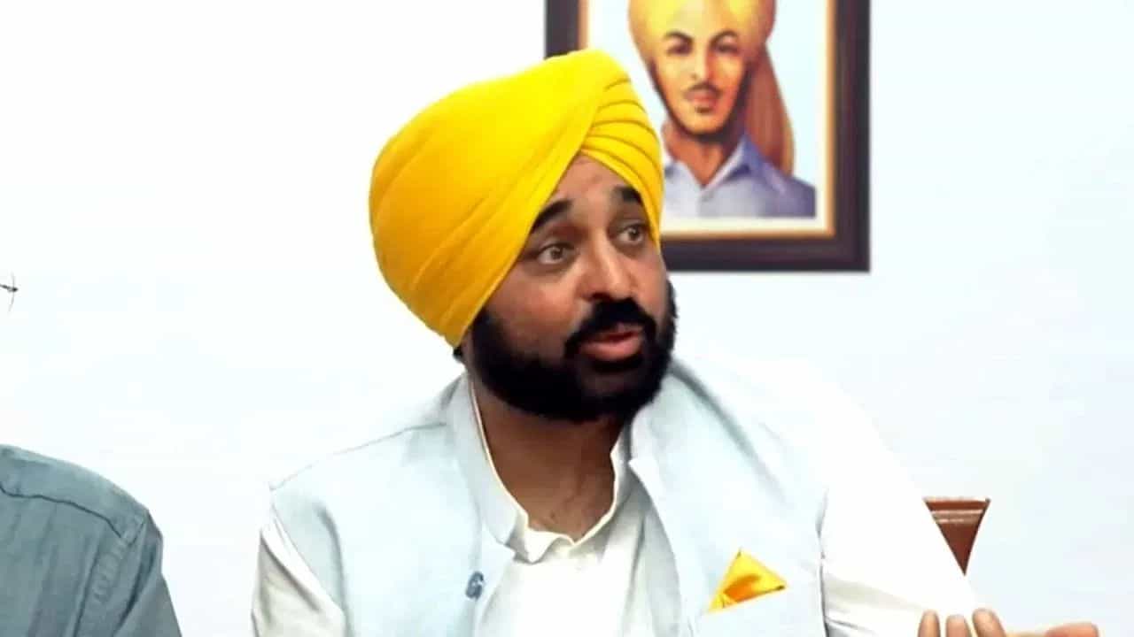 ਮਾਨ ਸਰਕਾਰ ਨੇ ਤਸਕਰਾਂ ਦਾ ਤੋੜਿਆ ਲਕ, ਡਰੋਨਾਂ ਰਾਹੀਂ ਨਸ਼ੇ ਭੇਜਣ ਦੇ ਨੈੱਟਵਰਕ ਨੂੰ ਕੀਤਾ ਤਬਾਹ ਮਾਨ ਸਰਕਾਰ ਨੇ ਤਸਕਰਾਂ ਦਾ ਤੋੜਿਆ ਲਕ, ਡਰੋਨਾਂ ਰਾਹੀਂ ਨਸ਼ੇ ਭੇਜਣ ਦੇ ਨੈੱਟਵਰਕ ਨੂੰ ਕੀਤਾ ਤਬਾਹ
