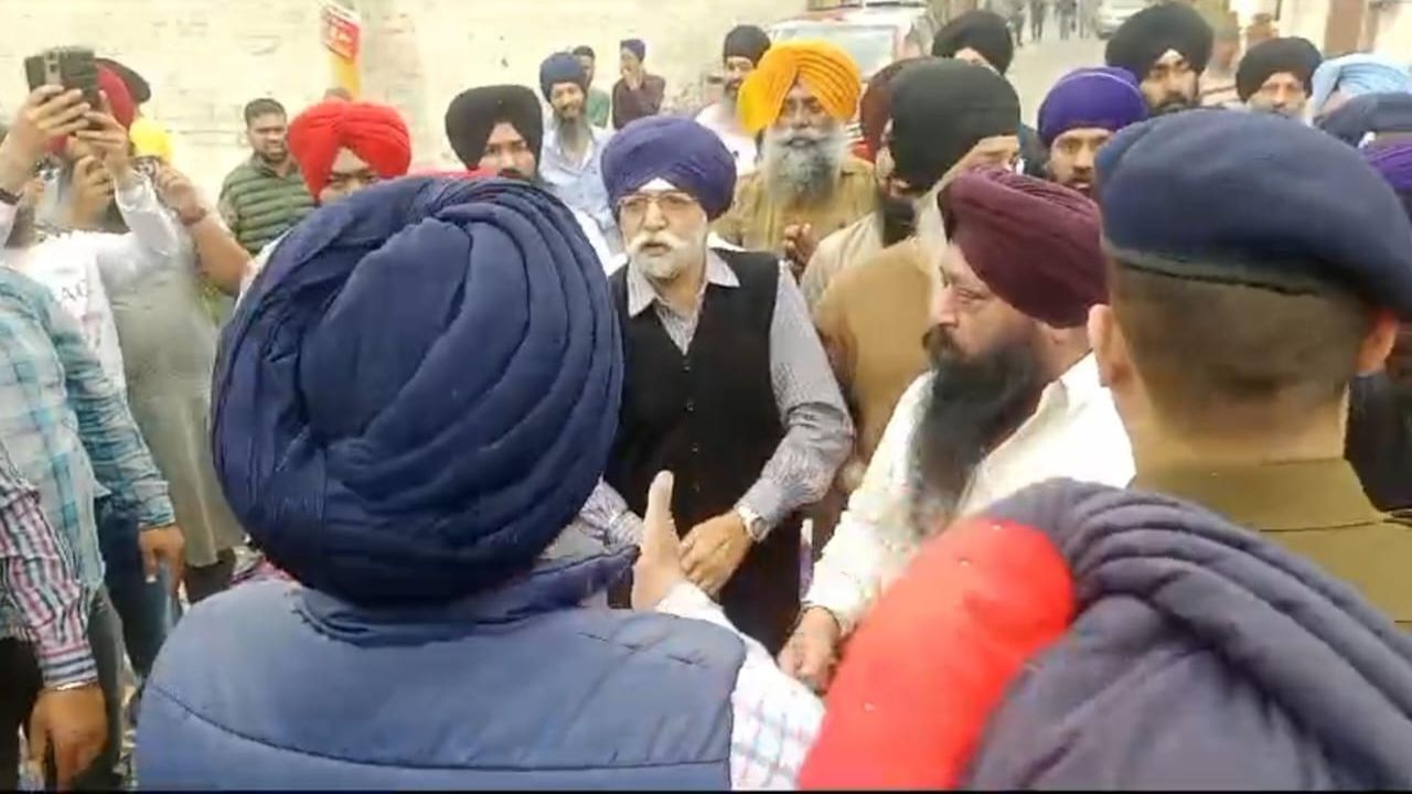 ਜਲੰਧਰ ‘ਚ ਅਕਾਲੀ ਦਲ ਖ਼ਿਲਾਫ ਪ੍ਰਦਰਸ਼ਨ ਤੇਜ, ਸਿੱਖ ਤਾਲਮੇਲ ਕਮੇਟੀ ਬਣਾਈ