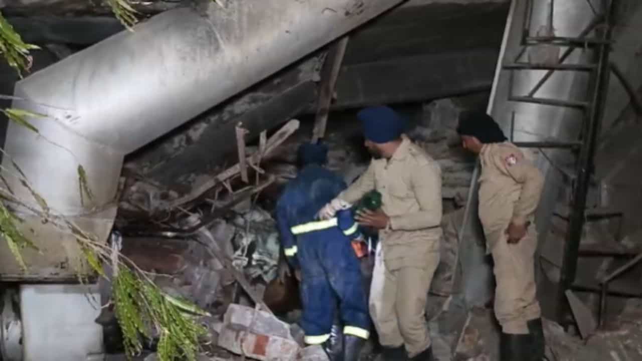 ਲੁਧਿਆਣਾ ਚ ਢਹਿ ਬਹੁ-ਮੰਜਿਲਾ ਫੈਕਟਰੀ ਇਮਾਰਤ, ਕਈ ਲੋਕਾਂ ਦੇ ਦਬਣ ਦਾ ਖ਼ਦਸ਼ਾ