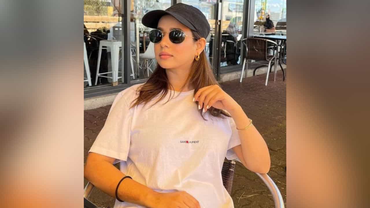 ਸਿੰਗਰ ਸੁਨੰਦਾ ਸ਼ਰਮਾ ਦੇ ਨਵੇਂ ਗੀਤ ਤੇ ਭਾਵੁਕ ਵੀਡੀਓ, ਕਿਹਾ- ਦੋ ਸਾਲਾਂ ਸੰਘਰਸ਼ ਭਰੇ ਰਹੇ ਪਰ ਮੈਂ ਹਾਰ ਨਹੀਂ ਮੰਨੀ ਸਿੰਗਰ ਸੁਨੰਦਾ ਸ਼ਰਮਾ ਦੇ ਨਵੇਂ ਗੀਤ ਤੇ ਭਾਵੁਕ ਵੀਡੀਓ, ਕਿਹਾ- ਦੋ ਸਾਲਾਂ ਸੰਘਰਸ਼ ਭਰੇ ਰਹੇ ਪਰ ਮੈਂ ਹਾਰ ਨਹੀਂ ਮੰਨੀ