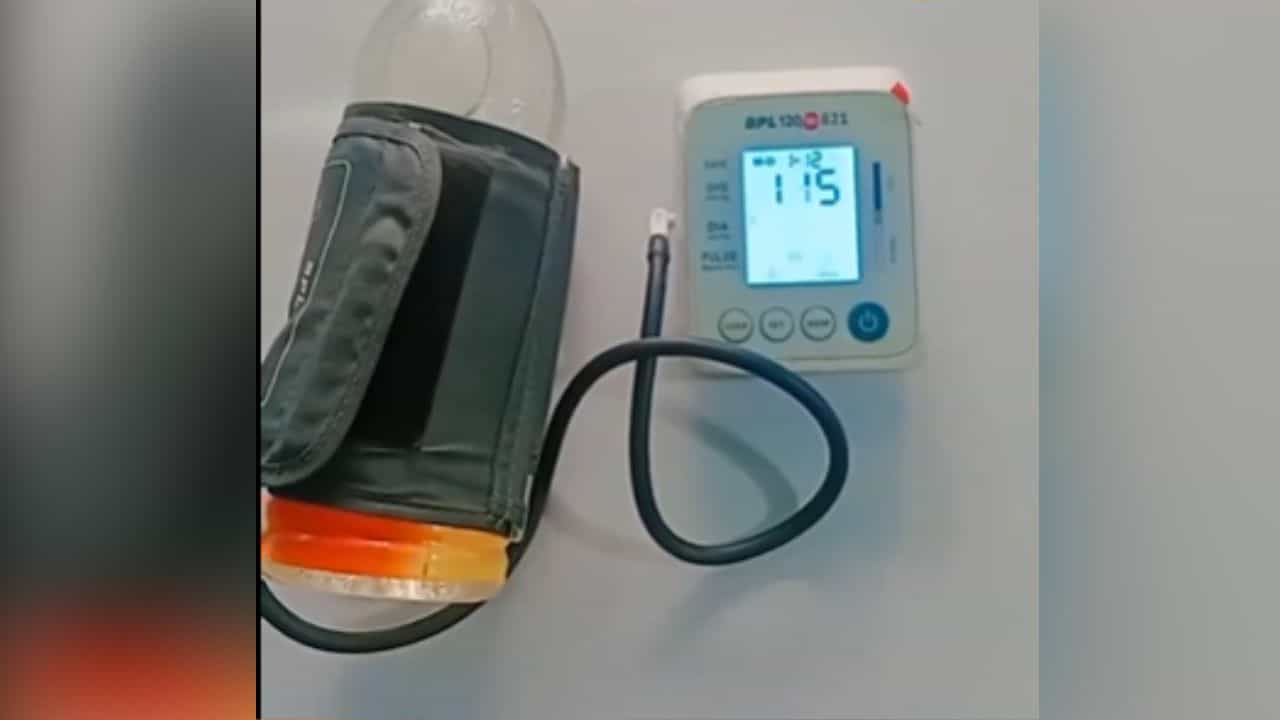 Viral Video: ਬਲੱਡ ਪ੍ਰੈਸ਼ਰ ਮਸ਼ੀਨ ਨਾਲ ਸ਼ਖਸ ਨੇ ਕੀਤਾ ਕੁਝ ਅਜਿਹਾ, VIDEO ਦੇਖ ਲੋਕਾਂ ਨੇ ਕੀਤਾ ਟ੍ਰੋਲ