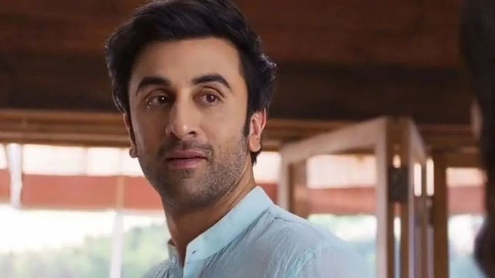 ਆਓ ਅੱਜ ਅਸੀਂ ਤੁਹਾਨੂੰ ਪੰਜ ਅਜਿਹੀਆਂ ਬਾਲੀਵੁੱਡ ਫਿਲਮਾਂ ਬਾਰੇ ਦੱਸਦੇ ਹਾਂ, ਜਿਨ੍ਹਾਂ ਵਿੱਚ ਰਣਬੀਰ ਕਪੂਰ ਦੀਆਂ ਉਹ ਦੋ ਫਿਲਮਾਂ ਵੀ ਸ਼ਾਮਲ ਹਨ, ਜੋ ਬਾਕਸ ਆਫਿਸ 'ਤੇ ਆਪਣਾ ਬਜਟ ਵੀ ਨਹੀਂ ਬੱਚਾ ਸਕੀਆਂ ਅਤੇ ਇੱਕ ਵੱਡੀ ਫਲਾਪ ਰਹੀਆਂ। ਖਾਸ ਗੱਲ ਇਹ ਹੈ ਕਿ ਉਨ੍ਹਾਂ ਫਿਲਮਾਂ ਵਿੱਚ ਬਾਲੀਵੁੱਡ ਦੇ ਚੋਟੀ ਦੇ ਕਲਾਕਾਰ ਨਜ਼ਰ ਆਏ ਸਨ।