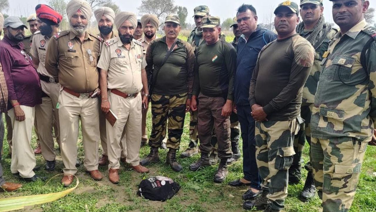 ਬਾਰਡਰ ਤੇ ਨਾ’ਪਾਕਿ’ ਗਤੀਵਿਧੀਆਂ, BSF ਨੇ ਹੈਰੋਇਨ ਦੀ ਖੇਪ ਅਤੇ ਪਿਸਤੌਲ ਕੀਤਾ ਬਰਾਮਦ ਬਾਰਡਰ ਤੇ ਨਾ’ਪਾਕਿ’ ਗਤੀਵਿਧੀਆਂ, BSF ਨੇ ਹੈਰੋਇਨ ਦੀ ਖੇਪ ਅਤੇ ਪਿਸਤੌਲ ਕੀਤਾ ਬਰਾਮਦ