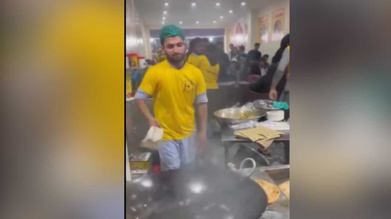 Viral: ਰੈਸਟੋਰੈਂਟ ਚ ਹੋ ਰਹੀ ਸੀ ਜ਼ਬਰਦਸਤ ਜੰਗ, ਪਰ ਭਰਾ ਦਾ ਨਹੀਂ ਬਦਲਿਆ Focus, ਵੀਡੀਓ ਹੋ ਰਹੀ ਵਾਇਰਲ