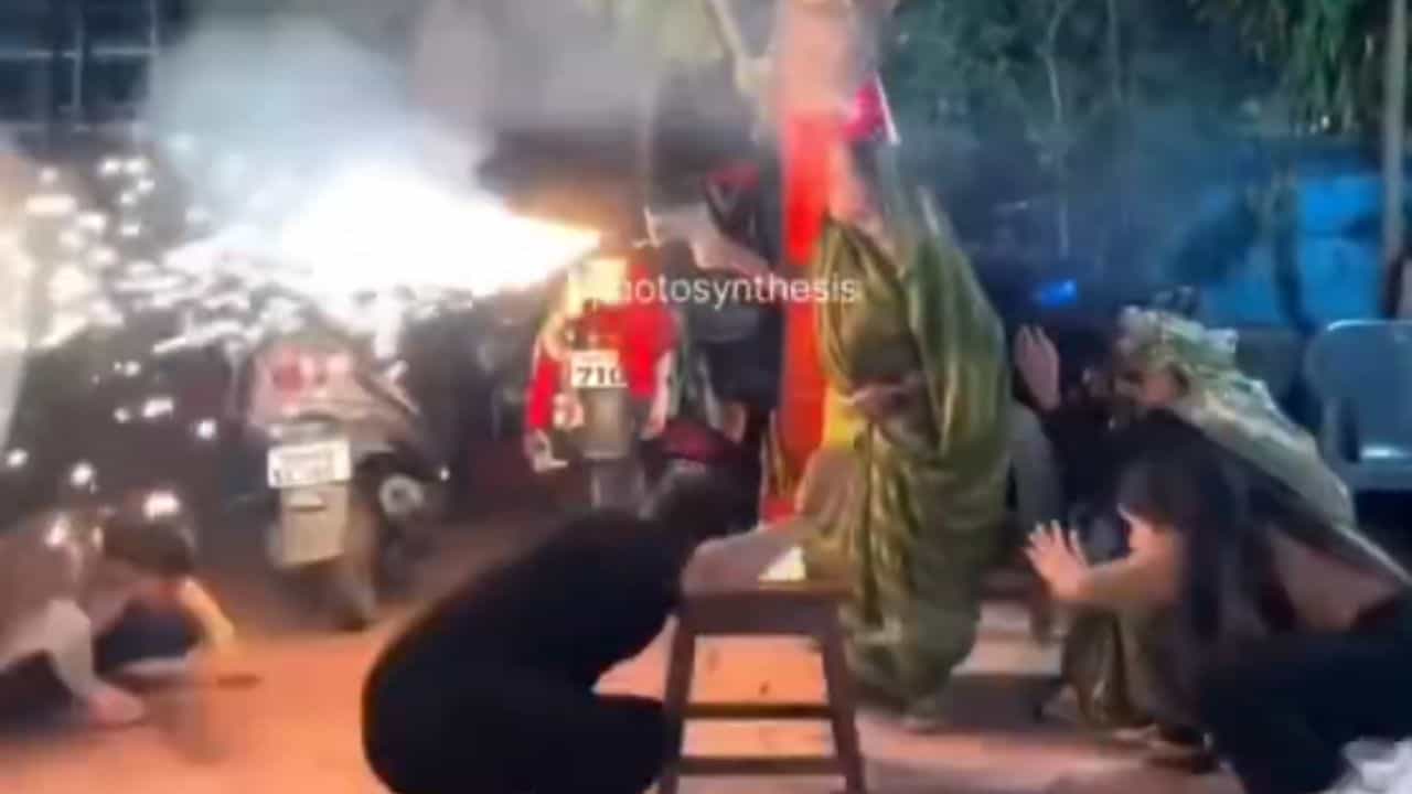 Viral : ਦਾਦੀ ਨੇ Celebration  ਦੇ ਰੰਗ ਚ ਪਾਇਆ ਭੰਗ, VIDEO ਦੇਖ ਲੋਕ ਕਰ ਰਹੇ ਮਜ਼ੇਦਾਰ ਕਮੈਂਟ