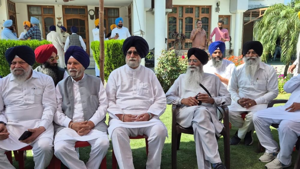 ਸ਼੍ਰੋਮਣੀ ਗੁਰਦੁਆਰਾ ਪ੍ਰਬੰਧਕ ਕਮੇਟੀ ਦੇ ਮੁਖੀ ਐਡਵੋਕੇਟ ਹਰਜਿੰਦਰ ਸਿੰਘ ਧਾਮੀ ਨੇ ਪਿਛਲੇ ਮਹੀਨੇ ਅਚਾਨਕ ਆਪਣੇ ਅਹੁਦੇ ਤੋਂ ਅਸਤੀਫਾ ਦੇ ਦਿੱਤਾ ਸੀ। ਧਾਮੀ ਨੇ ਕਿਹਾ ਹੈ ਕਿ ਇਸ ਪਿੱਛੇ ਕਾਰਨ ਸ੍ਰੀ ਅਕਾਲ ਤਖ਼ਤ ਸਾਹਿਬ ਦੇ ਜਥੇਦਾਰ ਗਿਆਨੀ ਰਘਬੀਰ ਸਿੰਘ ਦਾ ਅਹੁਦਾ ਹੈ।