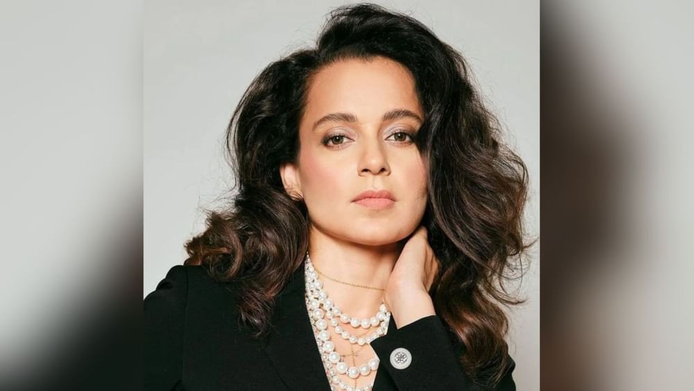 ਹਾਲਾਂਕਿ, ਅਦਾਕਾਰਾ ਨੇ ਇਹ ਫਿਲਮ ਕਰਨ ਤੋਂ ਇਨਕਾਰ ਕਰ ਦਿੱਤਾ, ਜਿਸ ਤੋਂ ਬਾਅਦ ਮਹੇਸ਼ ਭੱਟ ਬਹੁਤ ਗੁੱਸੇ ਵਿੱਚ ਆ ਗਏ ਅਤੇ ਉਹਨਾਂ ਨੂੰ ਮਾਰਨ ਲਈ ਉੱਠੇ, ਪਰ ਫਿਰ ਪੂਜਾ ਭੱਟ ਨੇ ਉਹਨਾਂ ਨੂੰ ਰੋਕ ਦਿੱਤਾ।