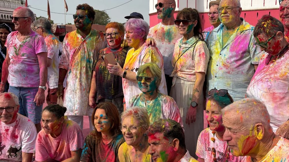 ਕਰਨੀ ਮਾਂ ਦੀ ਕਹਾਣੀ ਇੱਕ ਆਮ ਪਿੰਡ ਦੀ ਕੁੜੀ ਦੀ ਕਹਾਣੀ ਹੈ, ਪਰ ਉਸ ਨਾਲ ਕਈ ਚਮਤਕਾਰੀ ਘਟਨਾਵਾਂ ਵੀ ਜੁੜੀਆਂ ਦੱਸੀਆਂ ਜਾਂਦੀਆਂ ਹਨ, ਜੋ ਉਹਨਾਂ ਦੇ ਜੀਵਨ ਦੇ ਵੱਖ-ਵੱਖ ਪੜਾਵਾਂ ਨਾਲ ਸਬੰਧਤ ਹਨ। (Pic credit :Isha Sharma @Isshh_622)