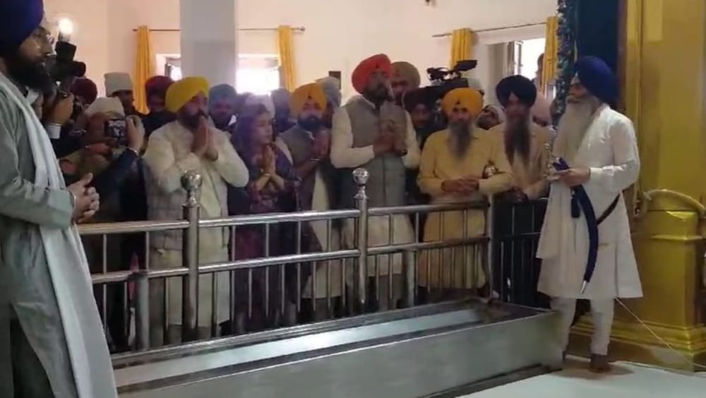 ਮੀਡੀਆ ਨਾਲ ਗੱਲਬਾਤ ਕਰਦਿਆਂ ਮੁੱਖ ਮੰਤਰੀ ਭਗਵੰਤ ਮਾਨ ਨੇ ਖਾਲਸਾ ਪੰਥ ਦੇ ਰਾਸ਼ਟਰੀ ਤਿਉਹਾਰ ਹੋਲਾ ਮੁਹੱਲਾ ਦੀ ਸਮੁੱਚੀ ਸਾਧ ਸੰਗਤ ਨੂੰ ਵਧਾਈ ਦਿੱਤੀ।