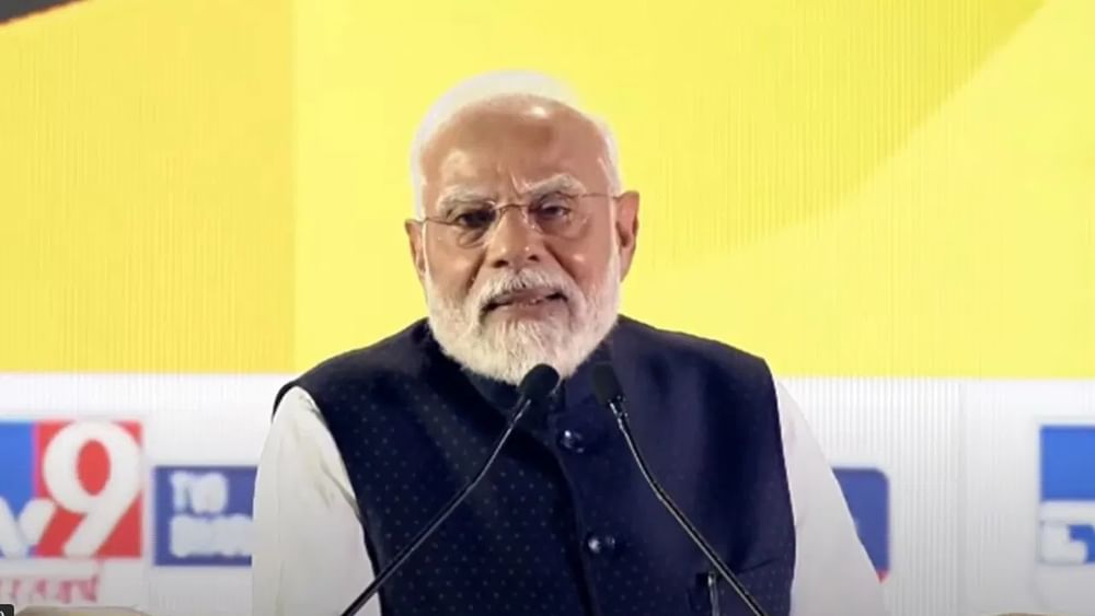 ਪ੍ਰਧਾਨ ਮੰਤਰੀ ਨੇ ਕਿਹਾ, TV9 ਨੇ ਇਸ ਸਮਾਗਮ ਦਾ ਆਯੋਜਨ ਕਰਕੇ ਇੱਕ ਸਕਾਰਾਤਮਕ ਪਹਿਲ ਕੀਤੀ ਹੈ। ਮੈਂ TV9 ਨੂੰ ਹੋਟਲ ਪਰੰਪਰਾ ਨੂੰ ਤੋੜਨ ਅਤੇ ਅਜਿਹਾ ਪ੍ਰੋਗਰਾਮ ਆਯੋਜਿਤ ਕਰਨ ਲਈ ਵਧਾਈ ਦੇਣਾ ਚਾਹੁੰਦਾ ਹਾਂ। ਆਉਣ ਵਾਲੇ ਦੋ ਸਾਲਾਂ ਵਿੱਚ ਹੋਰ ਮੀਡੀਆ ਹਾਊਸ ਇਸਦਾ ਪਾਲਣ ਕਰਨਗੇ। ਹੋਟਲ ਵਿੱਚ, ਬੋਲਣ ਵਾਲੇ ਅਤੇ ਸੁਣਨ ਵਾਲੇ ਲੋਕ ਇੱਕੋ ਜਿਹੇ ਹੁੰਦੇ ਹਨ। ਮੈਂ ਆਪਣੇ ਆਪ ਨੂੰ ਖੁਸ਼ਕਿਸਮਤ ਸਮਝਦਾ ਹਾਂ ਕਿ ਮੈਨੂੰ ਅਜਿਹੇ ਪ੍ਰਤਿਭਾਸ਼ਾਲੀ ਲੋਕਾਂ ਨਾਲ ਫੋਟੋ ਖਿਚਵਾਉਣ ਦਾ ਮੌਕਾ ਮਿਲਿਆ।