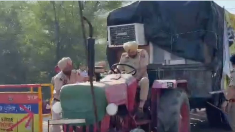 ਪੰਜਾਬ ਪੁਲਿਸ ਨੇ ਬੀਤੇ 13 ਮਹੀਨਿਆਂ ਤੋਂ ਬੰਦ ਹਰਿਆਣਾ-ਪੰਜਾਬ ਸ਼ੰਭੂ ਅਤੇ ਖਨੌਰੀ ਬਾਰਡਰ ਨੂੰ ਪੂਰੀ ਤਰ੍ਹਾਂ ਨਾਲ ਖਾਲੀ ਕਰਵਾ ਦਿੱਤਾ ਹੈ। ਐਮਐਸਪੀ ਸਣੇ ਕਈ ਹੋਰ ਮੰਗਾਂ ਨੂੰ ਲੈ ਕੇ ਕਿਸਾਨਾਂ ਵੱਲੋਂ ਇਨ੍ਹਾਂ ਬਾਰਡਰਾਂ ‘ਤੇ ਪ੍ਰਦਰਸ਼ਨ ਕੀਤਾ ਜਾ ਰਿਹਾ ਸੀ।