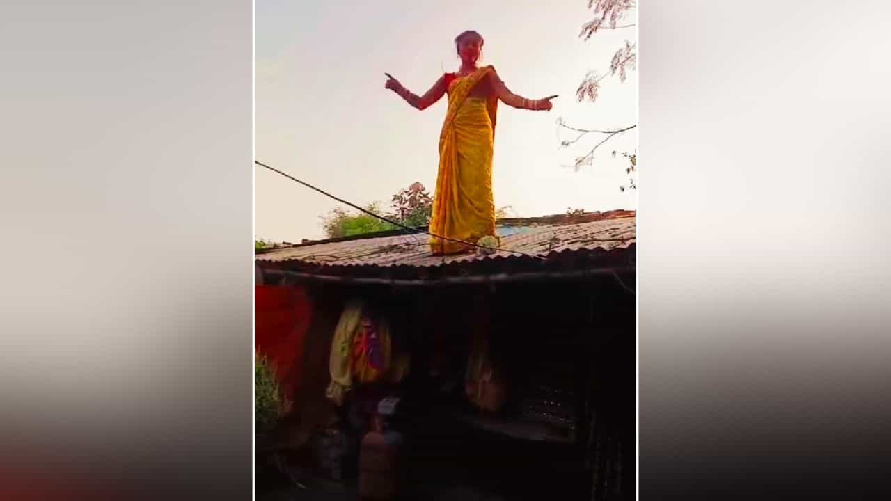 Viral Video: ਛੱਪੜ ਤੇ ਚੜ੍ਹ ਕੇ ਰੀਲ ਬਣਾ ਰਹੀ ਸੀ ਔਰਤ, ਅਗਲਾ Scene ਦੇਖ ਲੋਕ ਰੋਕ ਨਹੀਂ ਪਾਏ ਹਾਸਾ