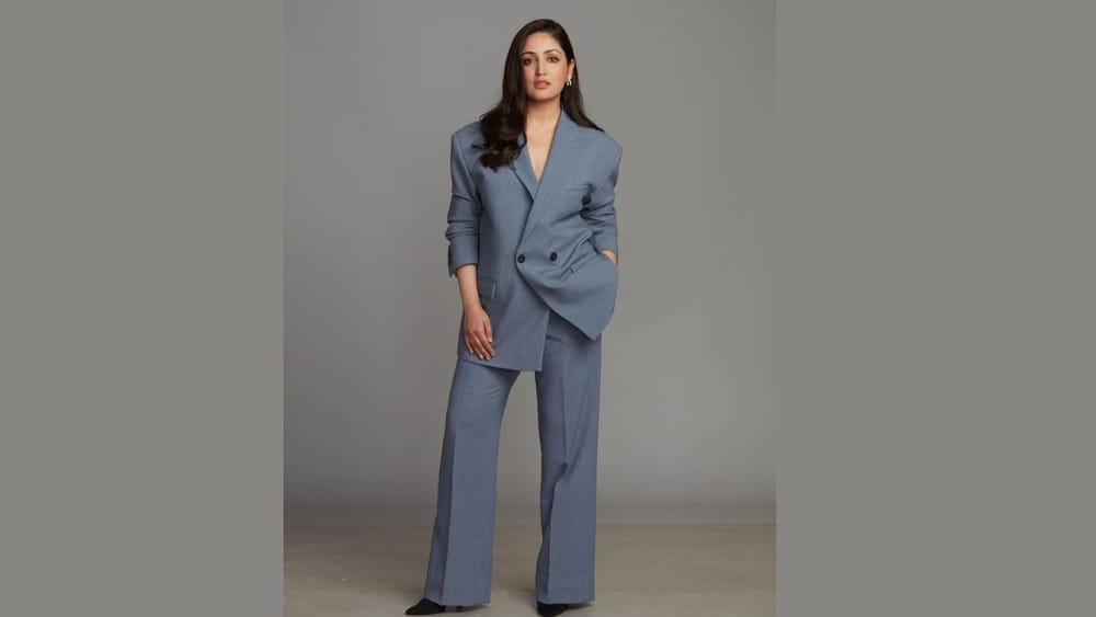 Official Events  ਜਾਂ ਮੀਟਿੰਗਾਂ ਲਈ ਤੁਸੀਂ ਯਾਮੀ ਗੌਤਮ ਵਾਂਗ ਬਲੇਜ਼ਰ ਅਤੇ ਫਾਰਮਲ ਪੈਂਟ ਨਾਲ ਹੀਲਜ਼ ਪੇਅਰ ਕਰ ਸਕਦੇ ਹੋ।