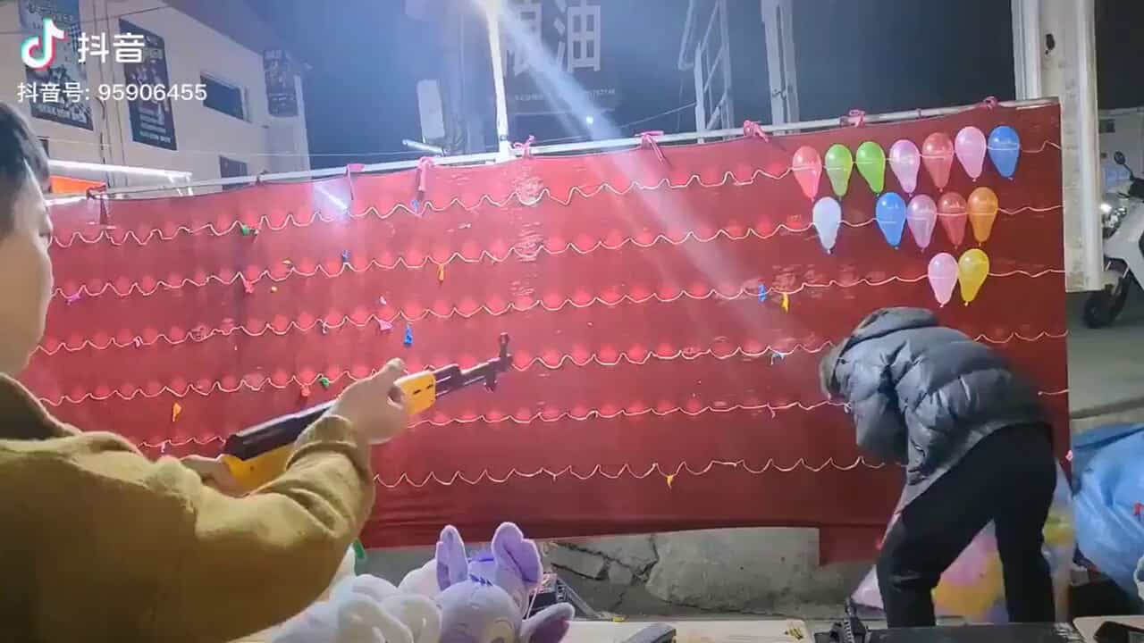 Viral: ਮੇਲੇ ਵਿੱਚ ਸਟਾਲ ਤੇ ਸ਼ਖਸ ਨੇ ਮਚਾਇਆ ਧਮਾਲ, ਕੀਤਾ ਅਜਿਹਾ ਕਾਰਨਾਮਾ ਦੁਕਾਨਦਾਰ ਰਹਿ ਗਿਆ ਹੈਰਾਨ