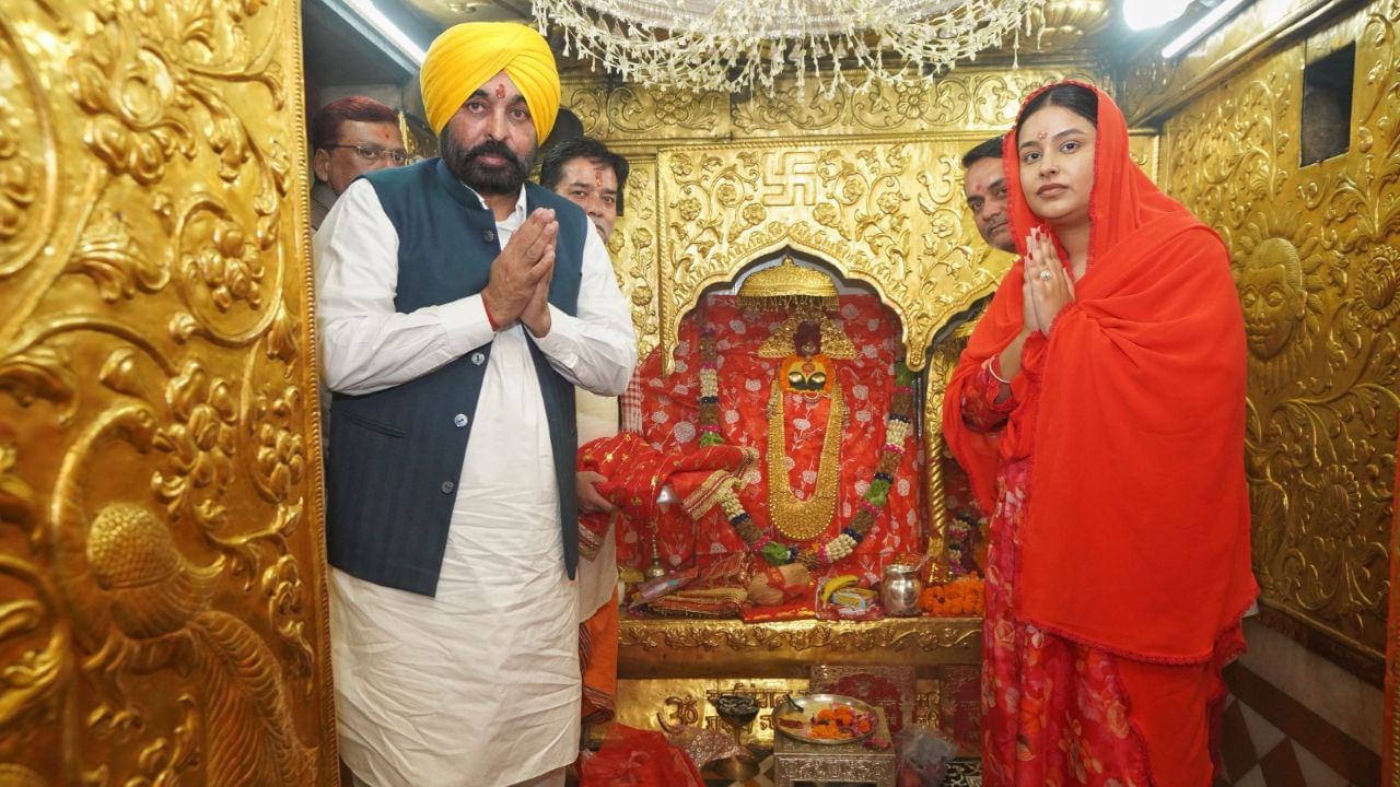 ਮਾਂ ਨੈਣਾ ਦੇਵੀ ਦੇ ਦਰਬਾਰ ‘ਤੇ ਪਤਨੀ ਸਮੇਤ ਨਤਮਸਤਕ ਹੋਏ ਸੀਐਮ ਭਗਵੰਤ ਮਾਨ, ਸੂਬੇ ਦੀ ਖੁਸ਼ਹਾਲੀ ਲਈ ਕੀਤੀ ਅਰਦਾਸ
