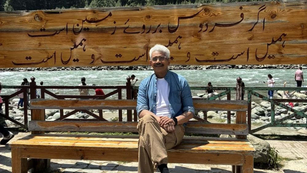 22 ਅਪ੍ਰੈਲ ਨੂੰ ਕਸ਼ਮੀਰ ਦੇ ਪਹਿਲਗਾਮ ਵਿੱਚ ਹੋਏ ਅੱਤਵਾਦੀ ਹਮਲੇ ਨਾਲ ਪੂਰਾ ਦੇਸ਼ ਹਿੱਲ ਗਿਆ ਸੀ। ਇਸ ਸਮੇਂ ਦੌਰਾਨ, ਕਸ਼ਮੀਰ ਜਾਣ ਵਾਲੇ ਸਾਰੇ ਲੋਕ ਜਲਦੀ ਤੋਂ ਜਲਦੀ ਵਾਪਸ ਆ ਰਹੇ ਹਨ। ਹਾਲਾਂਕਿ, ਇਸ ਦੌਰਾਨ, ਅਦਾਕਾਰ ਅਤੁਲ ਕੁਲਕਰਨੀ ਕਸ਼ਮੀਰ ਗਏ ਹਨ।