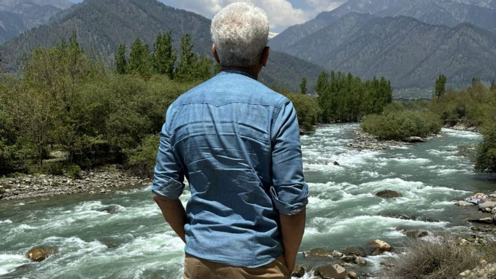 ਪਹਿਲਗਾਮ ਵਿੱਚ ਰਹਿੰਦਿਆਂ ਟੀਵੀ9 ਨਾਲ ਗੱਲਬਾਤ ਕਰਦਿਆਂ ਅਤੁਲ ਕੁਲਕਰਨ ਨੇ ਲੋਕਾਂ ਨੂੰ ਕਸ਼ਮੀਰ ਆਉਣ ਦੀ ਬੇਨਤੀ ਕੀਤੀ ਹੈ ਅਤੇ ਕਿਹਾ ਹੈ ਕਿ ਲੋਕਾਂ ਨੂੰ ਕਸ਼ਮੀਰ ਆ ਕੇ ਅੱਤਵਾਦੀਆਂ ਨੂੰ ਸਖ਼ਤ ਸੰਦੇਸ਼ ਦੇਣਾ ਚਾਹੀਦਾ ਹੈ। ਉਨ੍ਹਾਂ ਨੇ ਉੱਥੋਂ ਦੇ ਮਾਹੌਲ ਦੀਆਂ ਫੋਟੋਆਂ ਅਤੇ ਵੀਡੀਓ ਵੀ ਸਾਂਝੀਆਂ ਕੀਤੀਆਂ ਹਨ।