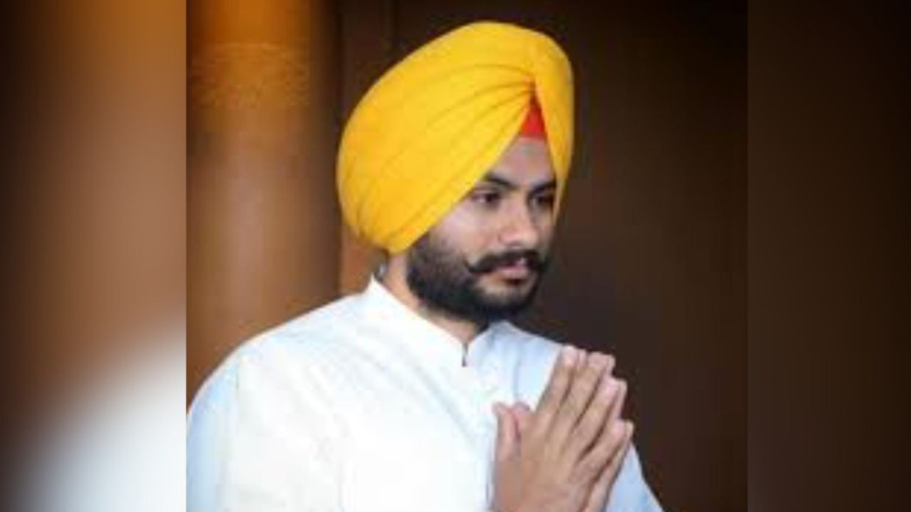 ਲੁਧਿਆਣਾ ਵਿੱਚ ਕਾਂਗਰਸੀ ਆਗੂ ਲੱਕੀ ਸੰਧੂ ਗ੍ਰਿਫ਼ਤਾਰ, ਕਾਰੋਬਾਰੀ ਨਾਲ ਕੁੱਟਮਾਰ ਕਰਨ ਦੇ ਲੱਗੇ ਹਨ ਆਰੋਪ ਲੁਧਿਆਣਾ ਵਿੱਚ ਕਾਂਗਰਸੀ ਆਗੂ ਲੱਕੀ ਸੰਧੂ ਗ੍ਰਿਫ਼ਤਾਰ, ਕਾਰੋਬਾਰੀ ਨਾਲ ਕੁੱਟਮਾਰ ਕਰਨ ਦੇ ਲੱਗੇ ਹਨ ਆਰੋਪ