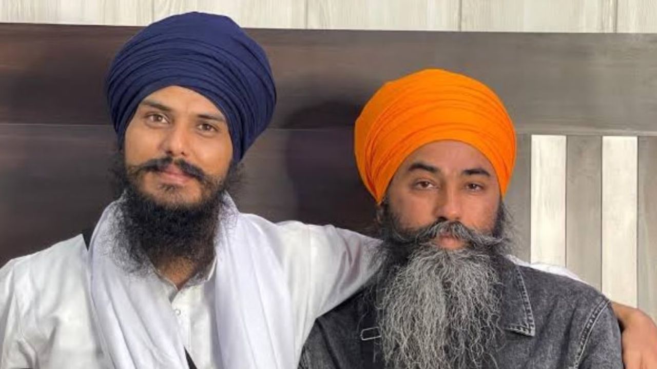 ਪੱਪਲਪ੍ਰੀਤ ਸਿੰਘ ਨੂੰ ਲਿਆਂਦਾ ਅੰਮ੍ਰਿਤਸਰ, ਅਜਨਾਲਾ ਕੋਰਟ ‘ਚ ਕੀਤਾ ਪੇਸ਼; ਪੁਲਿਸ ਨੂੰ ਮਿਲਿਆ 4 ਦਿਨ ਦਾ ਰਿਮਾਂਡ ਪੱਪਲਪ੍ਰੀਤ ਸਿੰਘ ਨੂੰ ਲਿਆਂਦਾ ਅੰਮ੍ਰਿਤਸਰ, ਅਜਨਾਲਾ ਕੋਰਟ ‘ਚ ਕੀਤਾ ਪੇਸ਼; ਪੁਲਿਸ ਨੂੰ ਮਿਲਿਆ 4 ਦਿਨ ਦਾ ਰਿਮਾਂਡ