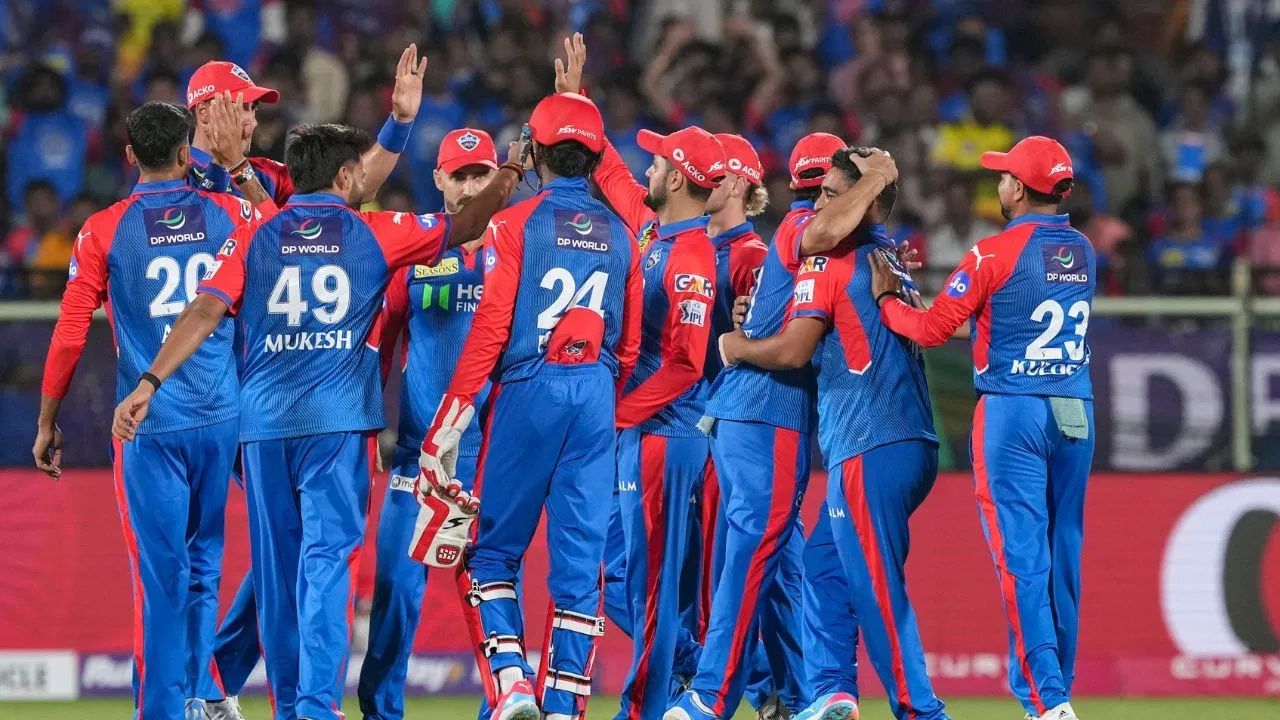 RCB vs DC IPL Match Result: ਘਰੇਲੂ ਮੈਦਾਨ ‘ਤੇ ਬੰਗਲੁਰੂ ਨੂੰ ਮੁੜ ਮਿਲੀ ਕਰਾਰੀ ਹਾਰ, ਵਿਪਰਾਜ-ਰਾਹੁਲ ਨੇ ਦਿੱਲੀ ਨੂੰ ਦਿਵਾਈ ਜਿੱਤ RCB vs DC IPL Match Result: ਘਰੇਲੂ ਮੈਦਾਨ ‘ਤੇ ਬੰਗਲੁਰੂ ਨੂੰ ਮੁੜ ਮਿਲੀ ਕਰਾਰੀ ਹਾਰ, ਵਿਪਰਾਜ-ਰਾਹੁਲ ਨੇ ਦਿੱਲੀ ਨੂੰ ਦਿਵਾਈ ਜਿੱਤ