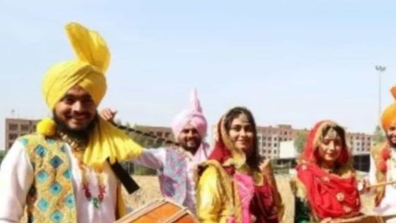 Baisakhi: ਖੁਸ਼ੀਆਂ ਤੇ ਸੁਖ-ਸ਼ਾਂਤੀ ਦੇ ਤਿਊਹਾਰ ਵਿਸਾਖੀ ਨਾ ਜੁੜੀਆਂ ਹਨ ਇਹ ਦਿਲਚਸਪ ਗੱਲਾਂ Baisakhi: ਖੁਸ਼ੀਆਂ ਤੇ ਸੁਖ-ਸ਼ਾਂਤੀ ਦੇ ਤਿਊਹਾਰ ਵਿਸਾਖੀ ਨਾ ਜੁੜੀਆਂ ਹਨ ਇਹ ਦਿਲਚਸਪ ਗੱਲਾਂ