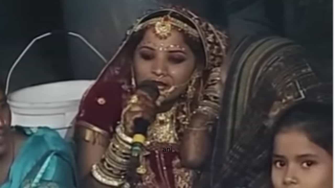 Viral: ਆਪਣੇ ਹੀ ਵਿਆਹ ਵਿੱਚ ਗੀਤ ਗਾਉਂਦੀ ਨਜ਼ਰ ਆਈ ਲਾੜੀ, ਲੋਕ ਬੋਲੇ- ਅੱਗੇ ਵੱਧ ਰਿਹਾ ਹੈ ਦੇਸ਼