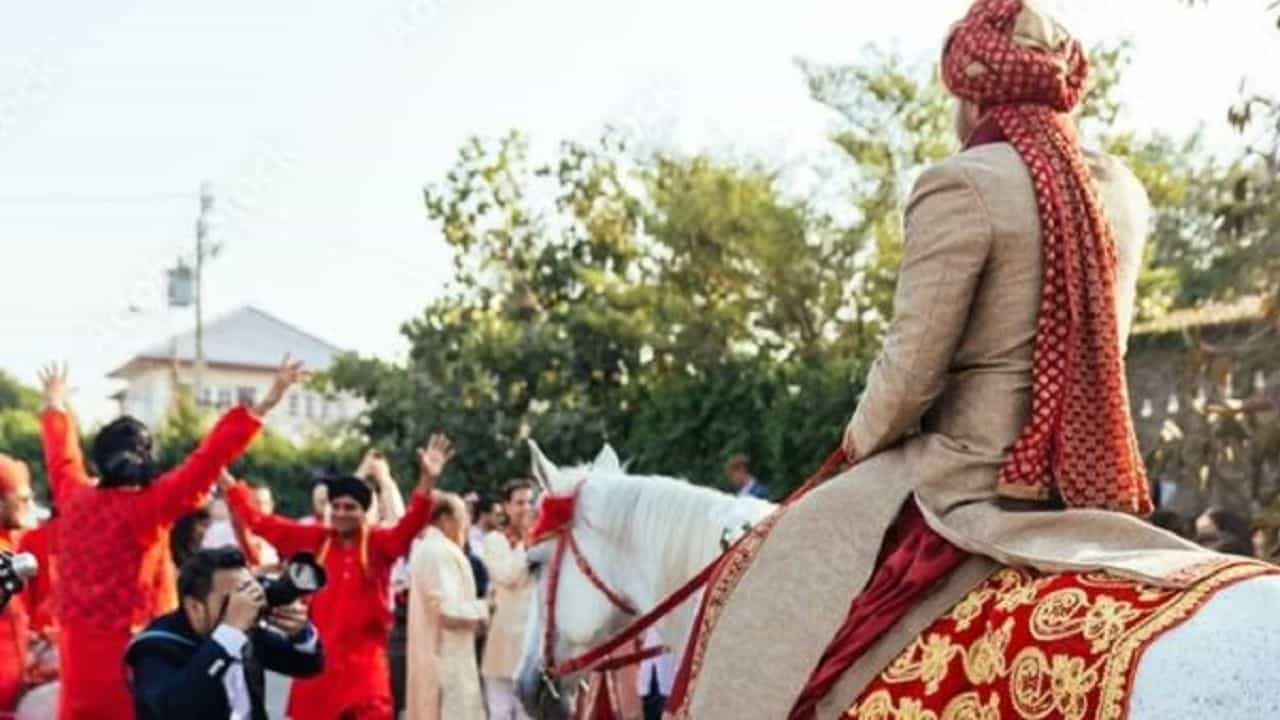 OMG: ਬਰਾਤ ਲੈ ਕੇ ਜਾ ਰਿਹਾ ਸੀ ਲਾੜਾ, ਅਚਾਨਕ ਰੋਕਿਆ ਅਤੇ ਕਿਹਾ- ਅੰਗੂਠਾ ਦਿਖਾਓ... ਫਿਰ ਕੀਤਾ ਇਹ ਕੰਮ, ਸਾਰੇ ਰਹਿ ਗਏ ਹੈਰਾਨ OMG: ਬਰਾਤ ਲੈ ਕੇ ਜਾ ਰਿਹਾ ਸੀ ਲਾੜਾ, ਅਚਾਨਕ ਰੋਕਿਆ ਅਤੇ ਕਿਹਾ- ਅੰਗੂਠਾ ਦਿਖਾਓ... ਫਿਰ ਕੀਤਾ ਇਹ ਕੰਮ, ਸਾਰੇ ਰਹਿ ਗਏ ਹੈਰਾਨ