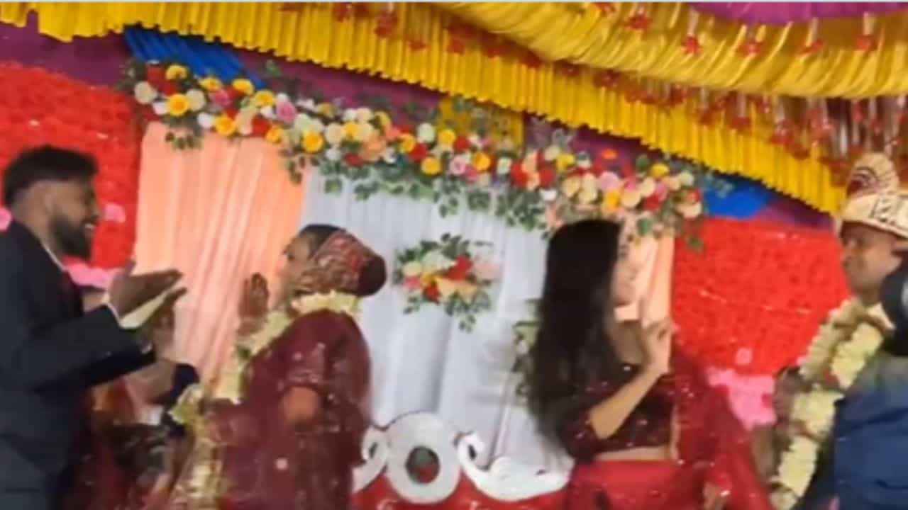 Viral: ਸਾਲੀ ਨਾਲ ਨੱਚ ਰਿਹਾ ਸੀ ਲਾੜਾ, ਦੇਖ ਲਾੜੀ ਨੇ ਵੀ ਲਗਾਏ ਕਿਸੇ ਹੋਰ ਨਾਲ ਠੁਮਕੇ