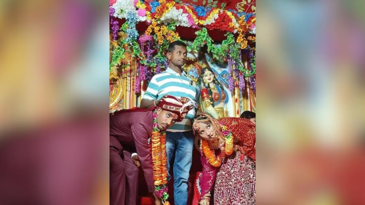 OMG: ਲਾੜੀ ਸਟੇਜ ‘ਤੇ ਕਲਿੱਕ ਕਰਵਾ ਰਹੀ ਸੀ ਫੋਟੋ, ਭੜਕੇ ਲਾੜੇ ਨੇ ਕਿਹਾ- ਵਿਆਹ Cancel OMG: ਲਾੜੀ ਸਟੇਜ ‘ਤੇ ਕਲਿੱਕ ਕਰਵਾ ਰਹੀ ਸੀ ਫੋਟੋ, ਭੜਕੇ ਲਾੜੇ ਨੇ ਕਿਹਾ- ਵਿਆਹ Cancel
