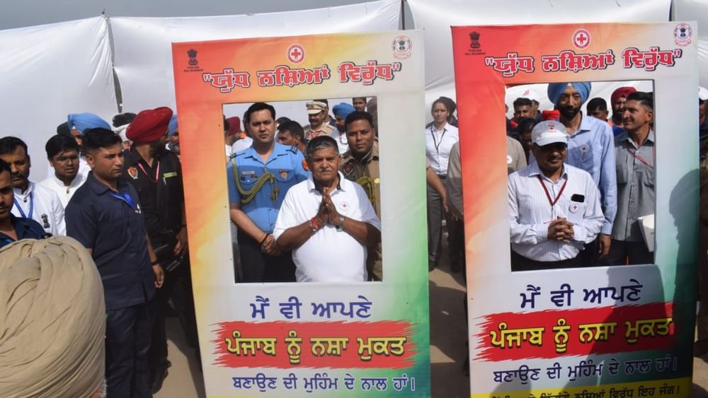 ਪੰਜਾਬ ਵਿੱਚ ਨਸ਼ਿਆਂ ਵਿਰੁੱਧ ਨੌਜਵਾਨਾਂ ਵਿੱਚ ਜਾਗਰੂਕਤਾ ਪੈਦਾ ਕਰਨ ਲਈ ਰਾਜਪਾਲ ਵੱਲੋਂ ਕੱਢੀ ਜਾ ਰਹੀ ਪਹਿਲੀ ਪੈਦਲ ਯਾਤਰਾ ਹੈ।