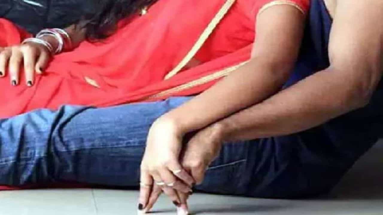 OMG: ਰਾਤ ਦੇ 2 ਵਜੇ, ਪਤਨੀ ਦੇ ਕਮਰੇ ਚੋਂ ਆਈ ਗੈਰ ਮਰਦ ਦੀ ਆਵਾਜ਼, ਪਤੀ ਨੇ ਬਾਹਰੋਂ ਲਗਾਈ ਕੁੰਡੀ... ਫਿਰ ਸੁਣਾਇਆ ਇਹ ਫੈਸਲਾ