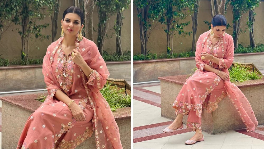 ਜਦੋਂ ਅਸੀਂ ਪੰਜਾਬ ਬਾਰੇ ਗੱਲ ਕਰਦੇ ਹਾਂ, ਤਾਂ ਫੁਲਕਾਰੀ ਜ਼ਰੂਰ ਯਾਦ ਆਉਂਦੀ ਹੈ। ਇਹਾਨਾ ਢਿੱਲੋਂ ਨੇ ਫੁਲਕਾਰੀ ਸੂਟ ਪਾਇਆ ਹੋਇਆ ਹੈ ਜੋ ਵਿਸਾਖੀ 'ਤੇ ਤਿਉਹਾਰ ਦਾ ਮਾਹੌਲ ਦੇਵੇਗਾ।