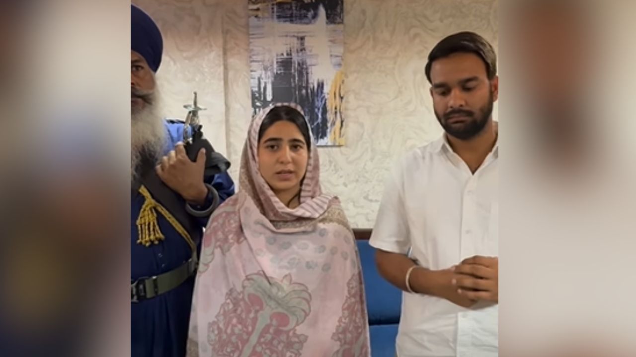 ਖਰੜ ਵਿੱਚ ਪਹਿਲਗਾਮ ਹਮਲੇ ਦਾ ਦੋਸ਼ ਲਗਾ ਸਥਾਨਕ ਲੋਕਾਂ ਨੇ ਕਸ਼ਮੀਰੀ ਵਿਦਿਆਰਥਣਾਂ ਨਾਲ ਕੀਤੀ ਬਦਸਲੂਕੀ ਖਰੜ ਵਿੱਚ ਪਹਿਲਗਾਮ ਹਮਲੇ ਦਾ ਦੋਸ਼ ਲਗਾ ਸਥਾਨਕ ਲੋਕਾਂ ਨੇ ਕਸ਼ਮੀਰੀ ਵਿਦਿਆਰਥਣਾਂ ਨਾਲ ਕੀਤੀ ਬਦਸਲੂਕੀ