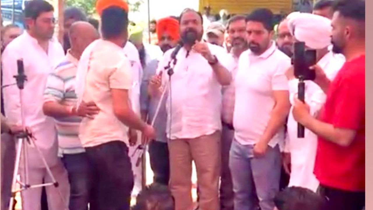 ਕਾਂਗਰਸੀ ਵਿਧਾਇਕ ਕੋਟਲੀ ਸਮੇਤ 150 ਲੋਕਾਂ ਖ਼ਿਲਾਫ਼ FIR, ਹਾਈਵੇਅ ਜਾਮ ਕਰਨ ਦਾ ਇਲਜ਼ਾਮ ਕਾਂਗਰਸੀ ਵਿਧਾਇਕ ਕੋਟਲੀ ਸਮੇਤ 150 ਲੋਕਾਂ ਖ਼ਿਲਾਫ਼ FIR, ਹਾਈਵੇਅ ਜਾਮ ਕਰਨ ਦਾ ਇਲਜ਼ਾਮ
