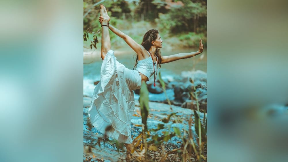 ਅਰਧਚੰਦਰਾਸਨ ਦੀ ਤਰ੍ਹਾਂ ਹੀ ਸ਼ੂਗਰਕੇਨ ਯੋਗਾ ਪੋਜ਼ ਕੀਤਾ ਜਾਂਦਾ ਹੈ। ਇਹ ਸ਼ੁਰੂ ਵਿੱਚ ਥੋੜ੍ਹਾ ਔਖਾ ਲੱਗ ਸਕਦਾ ਹੈ, ਪਰ ਹੌਲੀ-ਹੌਲੀ ਪ੍ਰੈਕਟਿਸ ਨਾਲ ਇਹ ਆਸਾਨ ਹੋ ਜਾਂਦਾ ਹੈ। ਇਸ Pose ਨੂੰ ਕਰਨ ਨਾਲ, ਗਲੂਟਸ, ਪੈਰਾਂ ਦੀਆਂ Muscles  ਟੋਨ ਹੋਣ ਦੇ ਨਾਲ ਹੀ ਸੰਤੁਲਨ ਵਿੱਚ ਸੁਧਾਰ ਹੋਵੇਗਾ। ਇਸ ਦੇ ਲਈ ਤੁਸੀਂ ਕਿਸੇ ਮਾਹਰ ਦੀ ਮਦਦ ਵੀ ਲੈ ਸਕਦੇ ਹੋ।