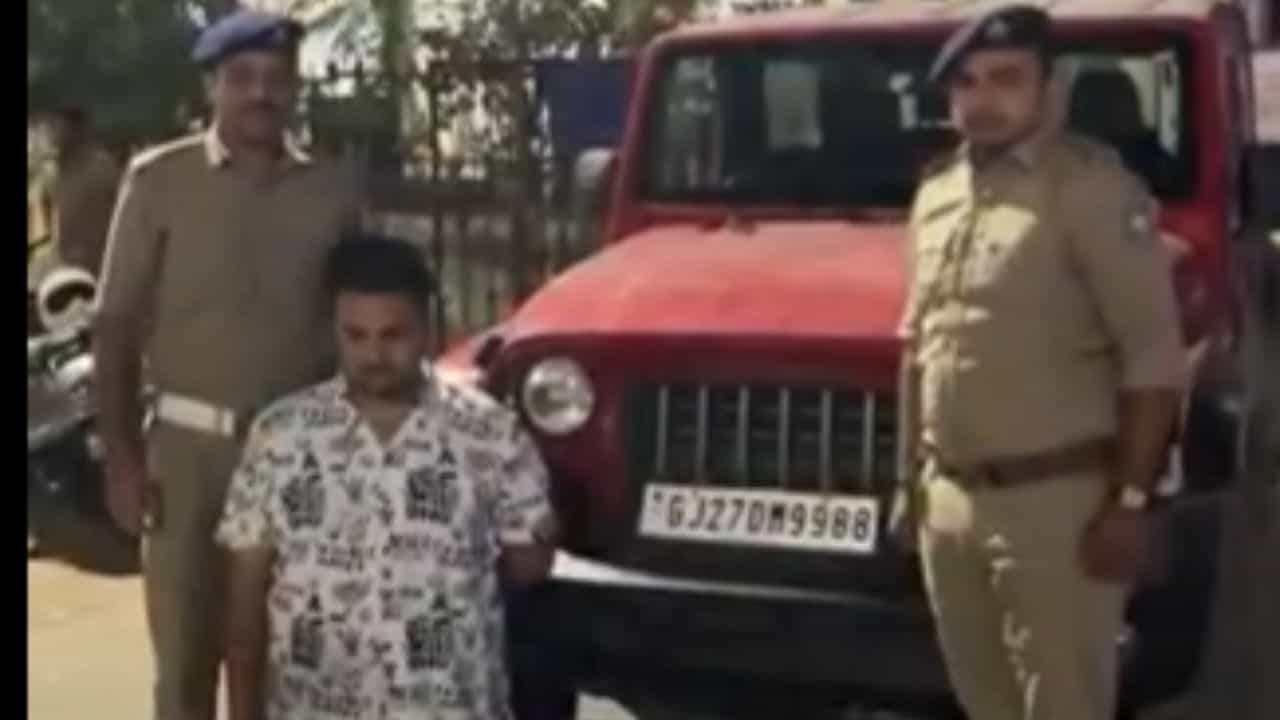 Viral Video: ਬੇਕਾਬੂ ਥਾਰ ਨਾਲ ਤਬਾਹੀ ਮਚਾ ਰਿਹਾ ਸੀ ਸ਼ਖਸ, ਪੁਲਿਸ ਨੇ ਫੜ ਕੇ ਬਣਾਈ ਰੇਲ