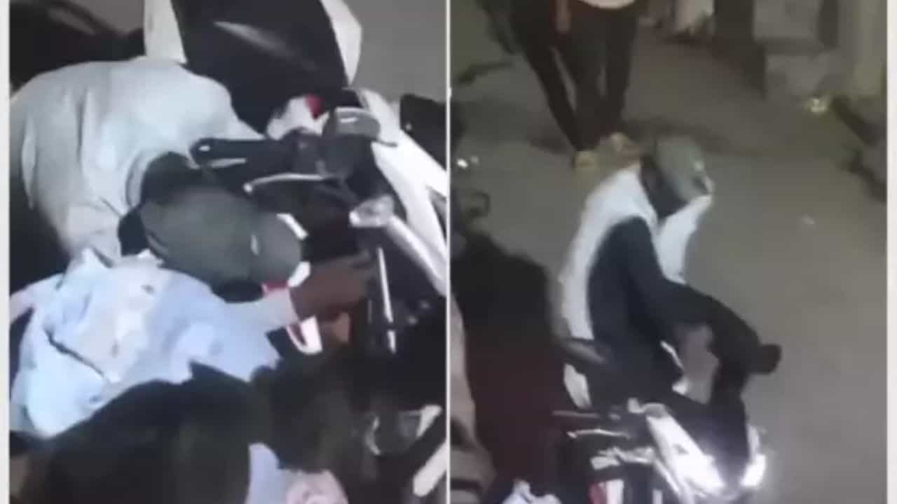 ਰਾਤ ਦੇ ਹਨੇਰੇ ਚ ਬਾਈਕ ਚੋਰੀ ਕਰਨਾ ਚਾਹੁੰਦਾ ਸੀ ਸ਼ਖਸ, ਸਾਹਮਣੇ ਖੜ੍ਹੇ ਬੰਦੇ ਨੇ 4K ਚ ਰਿਕਾਰਡ ਕਰ ਲਈ ਕਰਤੂਤ