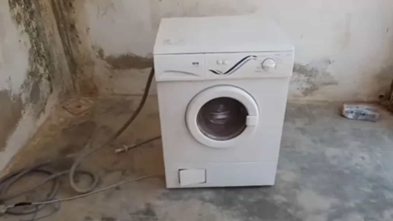 Viral: ਵਾਸ਼ਿੰਗ ਮਸ਼ੀਨ ਦੀ Testing ਕਰਨ ਲਈ ਸ਼ਖਸ ਨੇ ਕੀਤਾ ਅਜਿਹਾ ਕੰਮ, ਇਕ ਝਟਕੇ ਚ ਕਬਾੜ ਬਣ ਗਈ ਮਸ਼ੀਨ