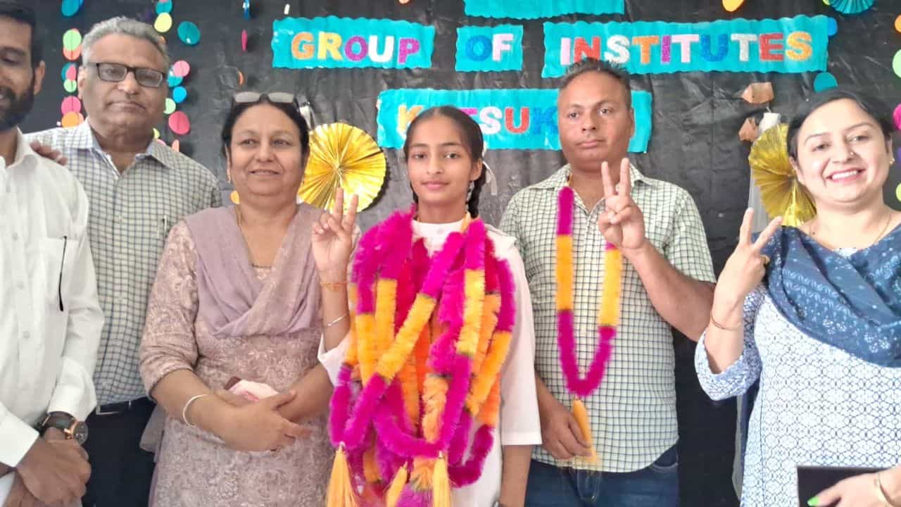 Punjab Board 10th Result: IAS ਬਣਨਾ ਚਾਹੁੰਦੀ ਹੈ 10ਵੀਂ ਦੀ ਟਾਪਰ ਅਕਸ਼ਨੂਰ, ਪੜ੍ਹੋ... ਕਿਵੇਂ ਮਾਰੀਆਂ ਮੱਲਾਂ?