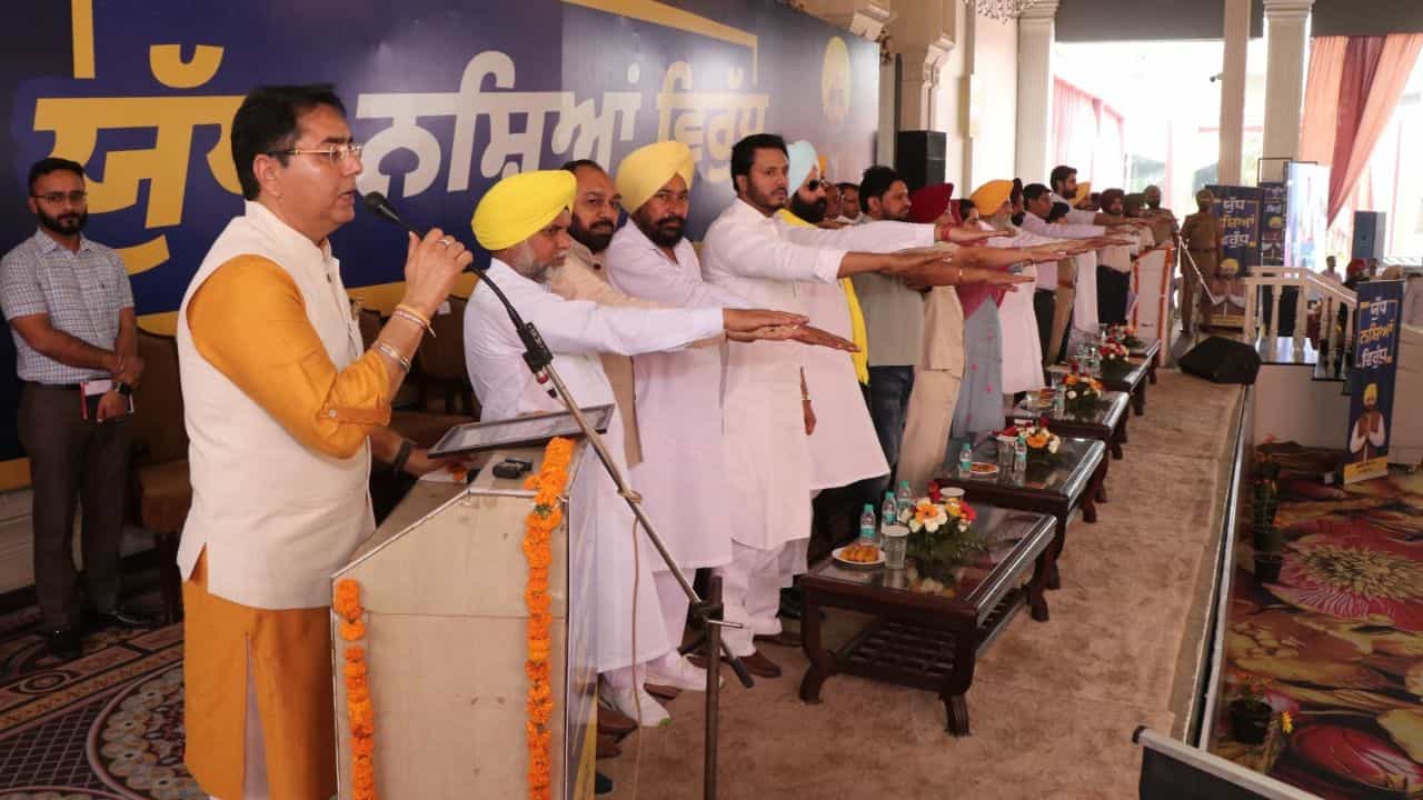 ਮੰਤਰੀ ਅਮਨ ਅਰੋੜਾ ਨੇ ਨਸ਼ਿਆਂ ਖਿਲਾਫ ਮੁਹਿੰਮ ਜਾਰੀ ਰੱਖਣ ਲਈ ਚੁਕਾਈ ਸਹੁੰ, ਸਾਥ ਦੇਣ ਦੀ ਕੀਤੀ ਅਪੀਲ