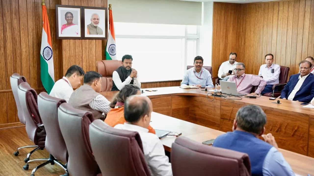 ਸਾਰੀਆਂ ਫਲਾਈਟਾਂ 15 ਮਈ ਤੋਂ ਹੋਣਗੀਆਂ ਸ਼ੁਰੂ, ਹਵਾਬਾਜ਼ੀ ਮੰਤਰੀ ਨੇ ਅਧਿਕਾਰੀਆਂ ਨਾਲ ਕੀਤੀ ਸਮੀਖਿਆ ਮੀਟਿੰਗ