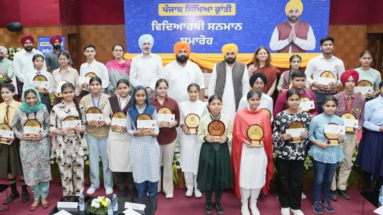 10ਵੀਂ-12ਵੀਂ ਦੇ ਟੌਪਰਸ ਨੂੰ ਹਵਾਈ ਯਾਤਰਾ ਤੇ ਲੈ ਕੇ ਜਾਵੇਗੀ ਮਾਨ ਸਰਕਾਰ, ਬਣਾਵੇਗੀ ਰੋਲ ਮੋਡਲ