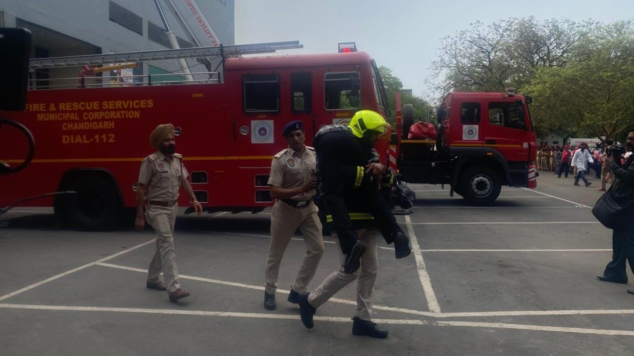 ਚੰਡੀਗੜ੍ਹ ਵਿੱਚ Mock Drill ਰਿਹਰਸਲ, ਪਾਕਿਸਤਾਨ 'ਤੇ ਹਮਲੇ ਤੋਂ ਬਾਅਦ ਪੰਜਾਬ ਵਿੱਚ ਵੱਡਾ ਤਣਾਅ, ਦੇਖੋ Ground Report!
